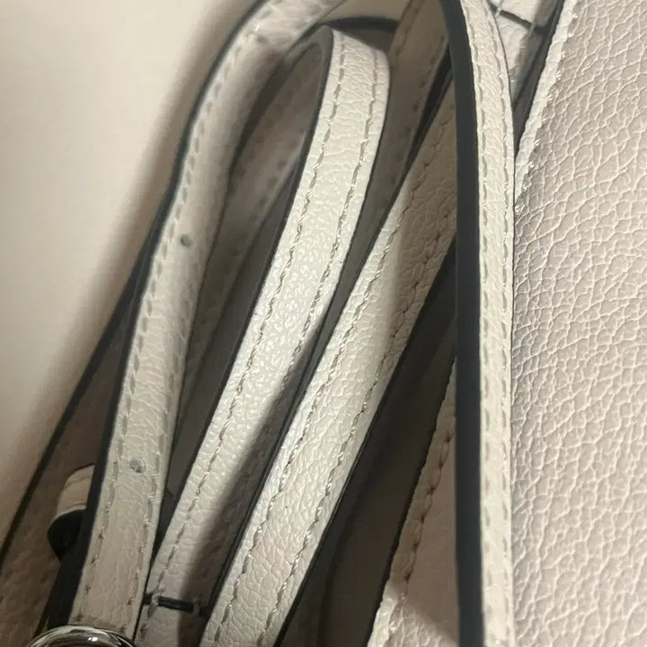 [BUNJANG] Calvin Klein Jeans CKJ Minimal Monogram Flap Shoulder Bag Pink Ivory / 캘빈클라인 가방 CKJ 미니멀 모노그램 플랩 숄더백 20 핑크아이보리
