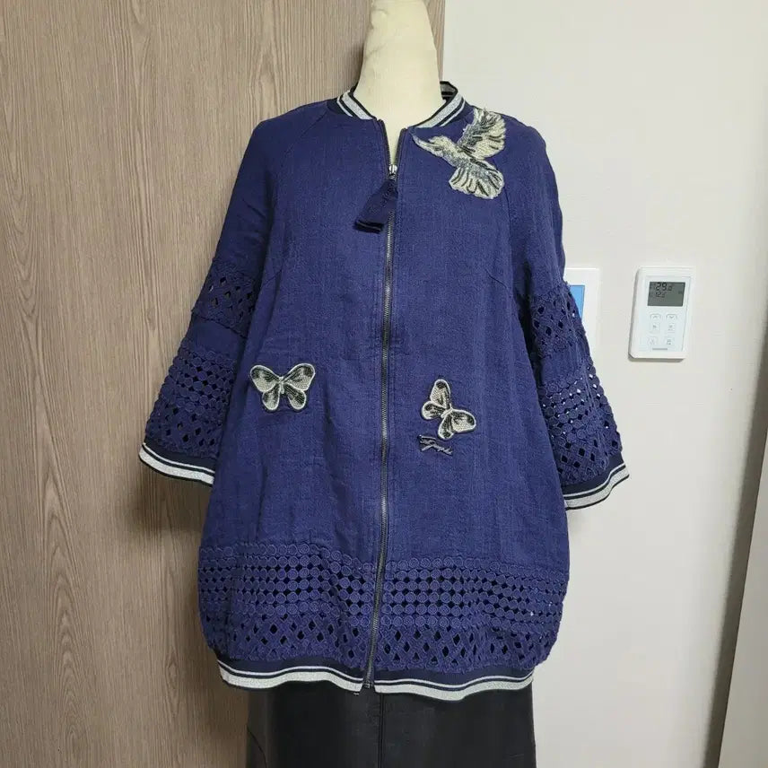 [BUNJANG] Son Jung Wan 100% Linen Jacket with Butterfly Embroidery / 손정완  마100% 자켓 블루 나비 자수 장식