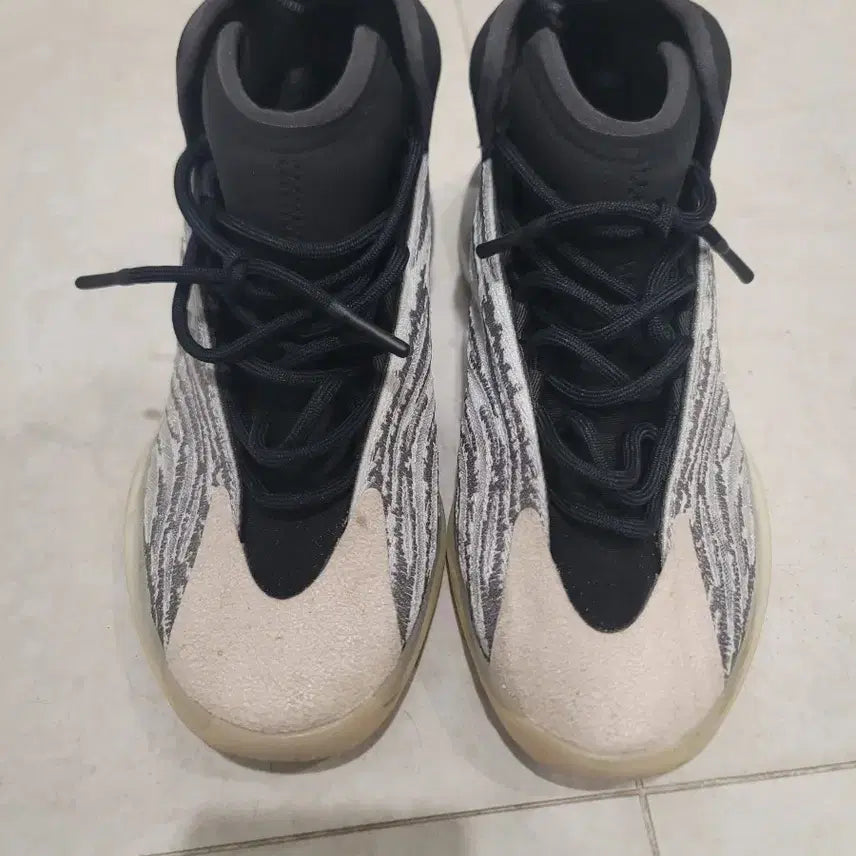 [BUNJANG] Adidas Yeezy Quantum Lifestyle Shoes 280 / 아디다스 이지 퀀텀 라이프스타일 280