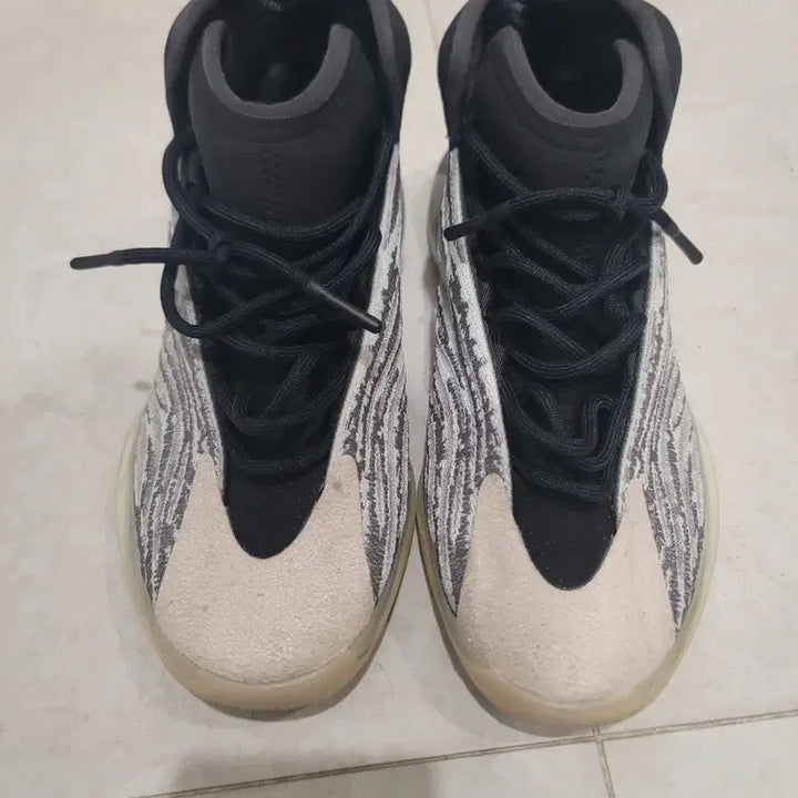 [BUNJANG] Adidas Yeezy Quantum Lifestyle Shoes 280 / 아디다스 이지 퀀텀 라이프스타일 280