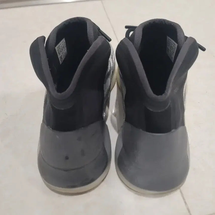[BUNJANG] Adidas Yeezy Quantum Lifestyle Shoes 280 / 아디다스 이지 퀀텀 라이프스타일 280