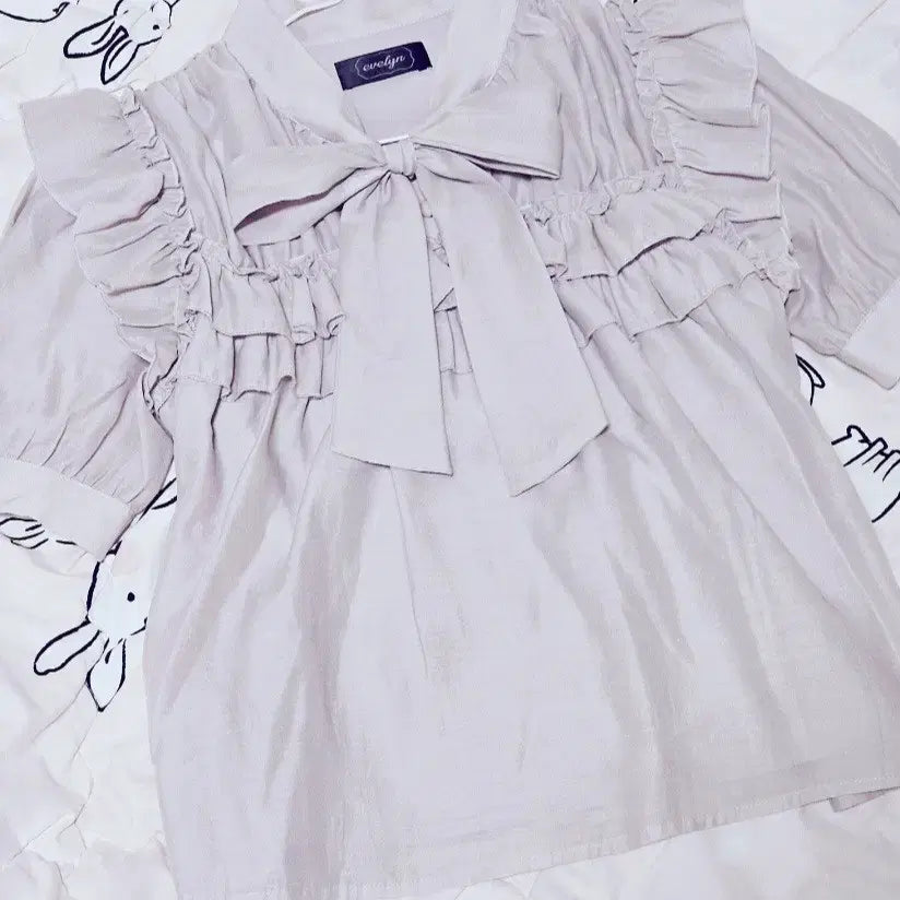 [BUNJANG] Evelyn Frill Ribbon Blouse / evelyn 에블린 프릴 리본 블라우스