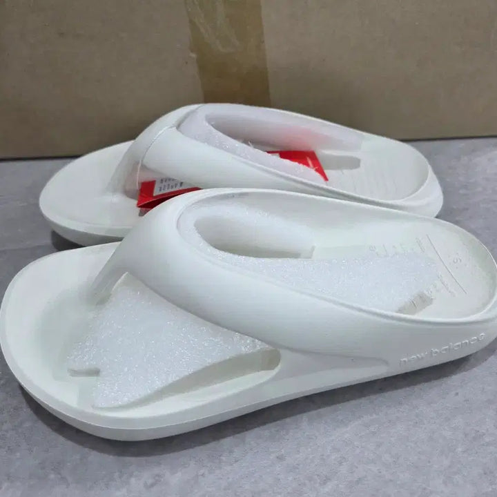 [BUNJANG] New Balance Flip Flops White SM Size / 뉴발란스 플립플랍 화이트 SM사이즈 새상품