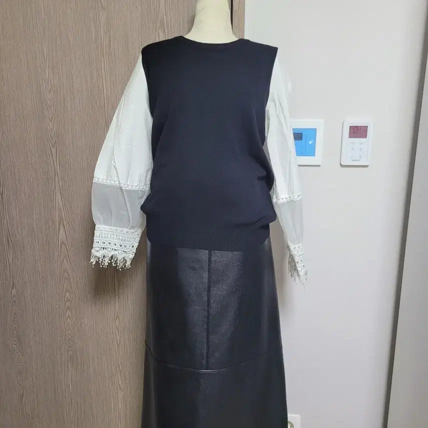 [BUNJANG] Shatin Black Knit Lace See-through Blouse / 샤틴 블랙 니트 반반 레이스 시스루