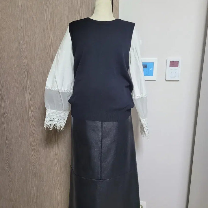 [BUNJANG] Shatin Black Knit Lace See-through Blouse / 샤틴 블랙 니트 반반 레이스 시스루