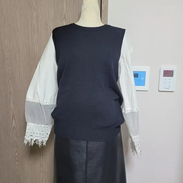 [BUNJANG] Shatin Black Knit Lace See-through Blouse / 샤틴 블랙 니트 반반 레이스 시스루