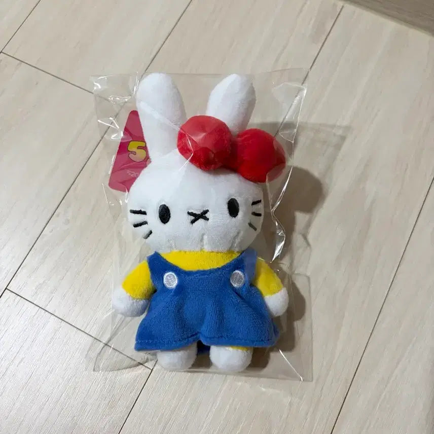 [BUNJANG] Miffy x Hello Kitty Collaboration Plush Doll (New) / 새상품)미피키티 인형