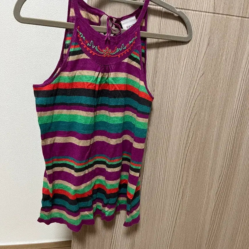 [BUNJANG] Striped Sleeveless Embroidered Top / 줄무늬 민소매 엠브로이더리 자수 탑