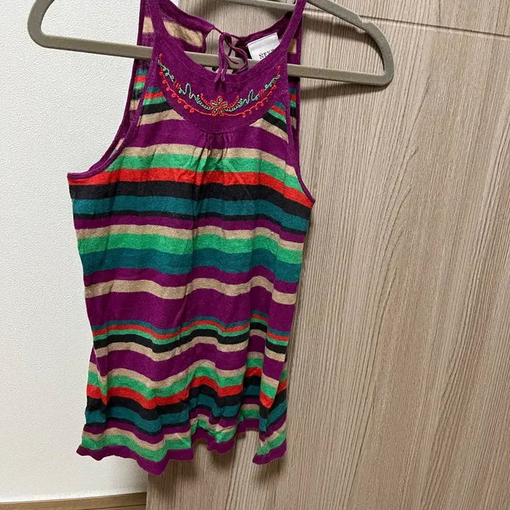 [BUNJANG] Striped Sleeveless Embroidered Top / 줄무늬 민소매 엠브로이더리 자수 탑