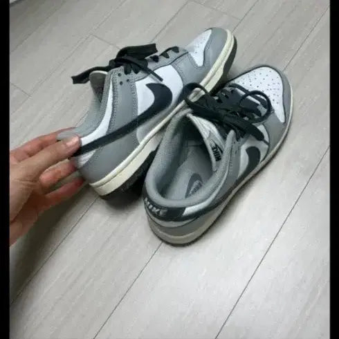 [BUNJANG] Nike Dunk Low Grey/White Sneakers / 나이키 덩크 로우 그레이/화이트