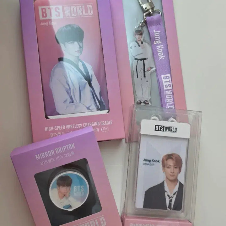 [BUNJANG] BTS WORLD Jungkook Manager Card Gripsock, Charging Stand, Strap Keychain Bundle Set / BTS WORLD 비월 비티에스월드 정국 매니저카드 그립톡 키링 충전거치