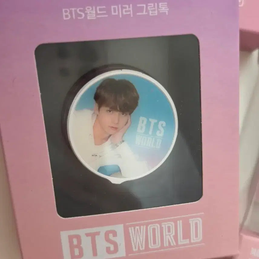 [BUNJANG] BTS WORLD Jungkook Manager Card Gripsock, Charging Stand, Strap Keychain Bundle Set / BTS WORLD 비월 비티에스월드 정국 매니저카드 그립톡 키링 충전거치