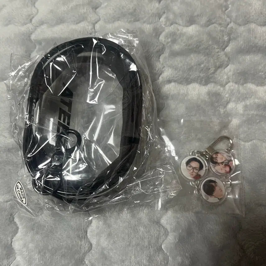 [BUNJANG] ATEEZ Pouch + Topaz Keyring Bundle Set / 에이티즈 파우치+토파즈 키링