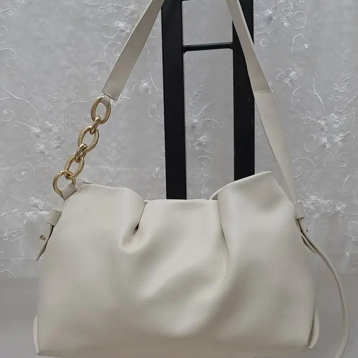 [BUNJANG] Hoje Shirred Leather Shoulder Bag with Gold Chain / 호제 숄더백