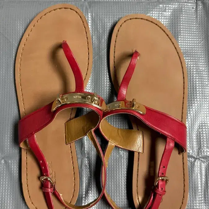 [BUNJANG] Coach Red Strap Sandals / 코치 레드 스트랩 샌들 240 판매합니다.