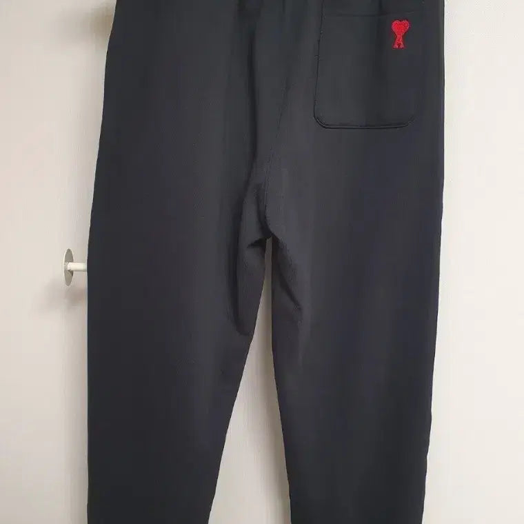 [BUNJANG] AMI Paris Small Heart Logo Sweatpants / 아미 스몰 하트 로고 트레이닝 바지/블랙