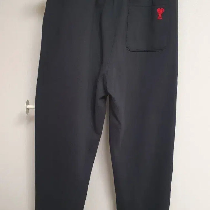 [BUNJANG] AMI Paris Small Heart Logo Sweatpants / 아미 스몰 하트 로고 트레이닝 바지/블랙