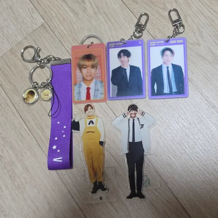 [BUNJANG] BTS V Jungkook Keyring Acrylic Stand Bundle Set / 방탄소년단 BTS 뷔 정국 키링 아크릴스탠드