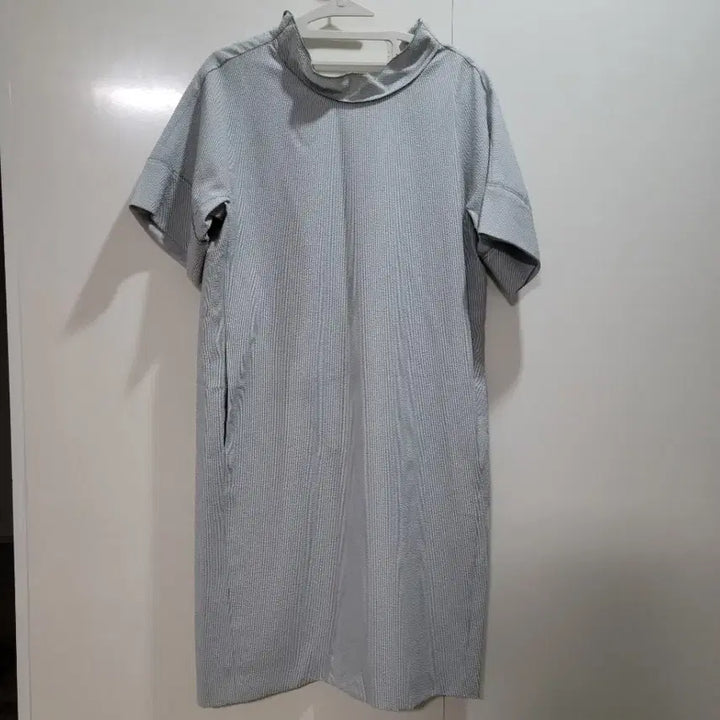 [BUNJANG] The Izzat Striped Short-Sleeve High-Neck Dress / 더아이잣 스트라이프 반팔 넥 원피스