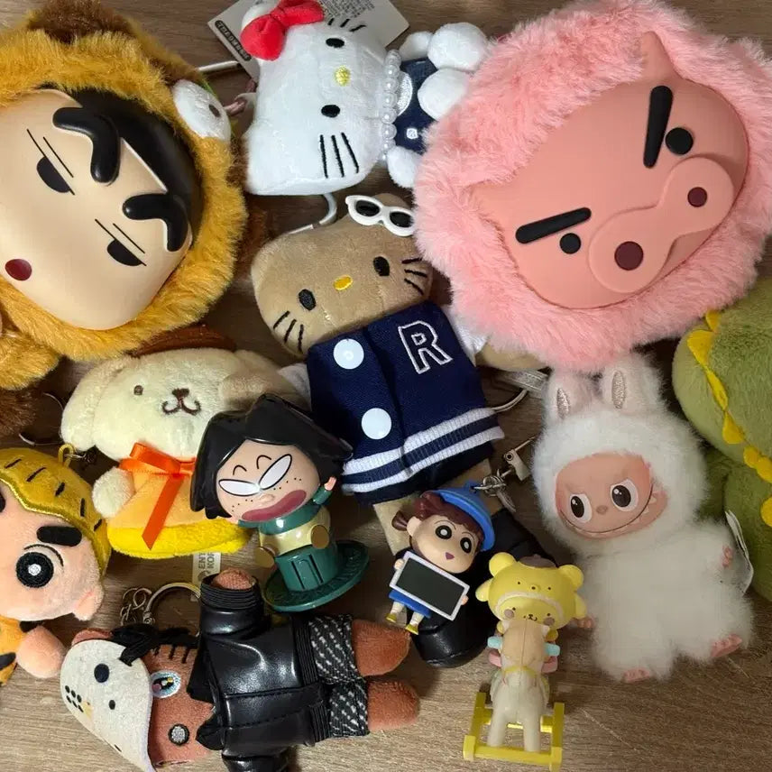 [BUNJANG] Crayon Shin-chan Sanrio Collaboration Labubu Shin-chan Ohsu Yurei Buriburi Hello Kitty Pompompurin Plush Set / 짱구는 못말려 산리오 라부부 짱구 오수 유리 부리부리 헬로키티 폼폼푸린