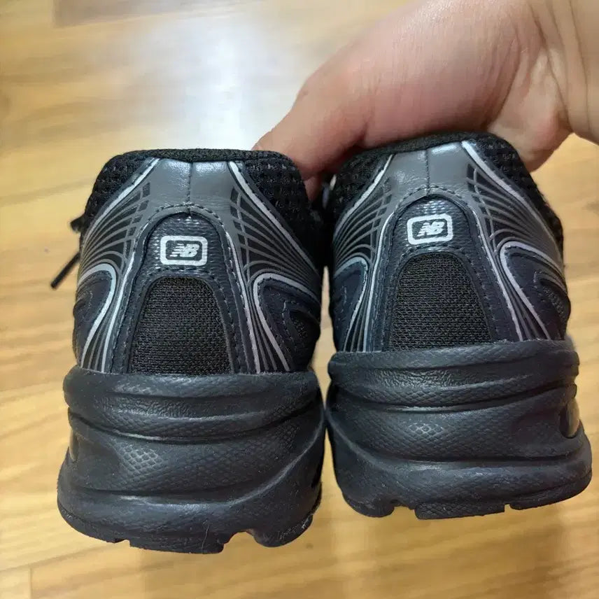 [BUNJANG] New Balance 740v2 Black Silver Metallic / 뉴발란스 740v2 블랙 실버 메탈릭 230