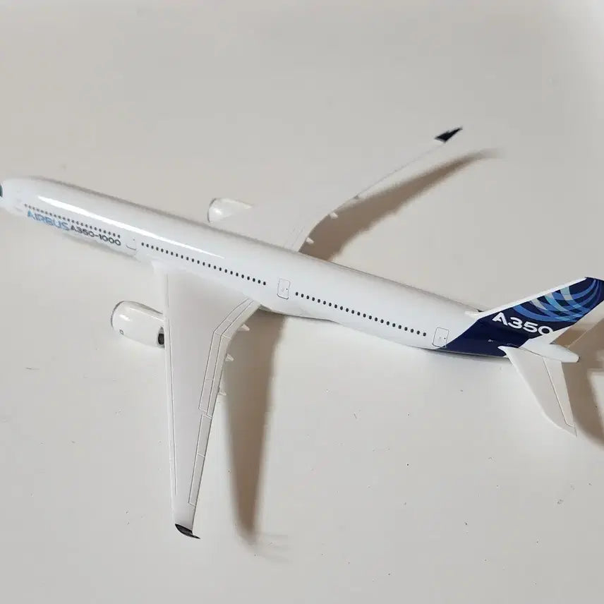 [BUNJANG] Airbus A350-1000 1:400 Scale Diecast Aircraft Model / 에어버스 A350-1000 1:400 스케일 모형 항공기
