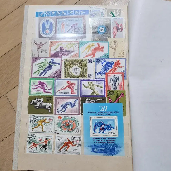 [BUNJANG] Rare USSR Stamp Collection Album (Approx. 470 Stamps) / [희귀] 구 소련 우표 모음집 약 470장 테마별 모음 K39