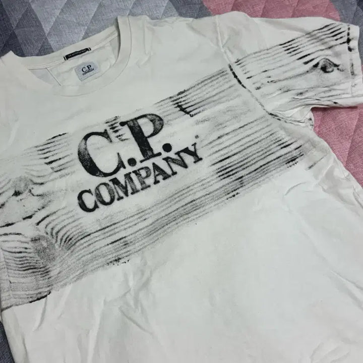 [BUNJANG] C.P. Company Metropolis White Printing T-Shirt XL / CP컴퍼니 메트로폴리스 화이트 프린팅 반팔티셔츠(XL)