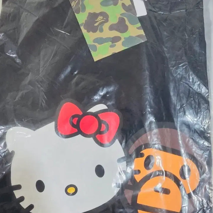 [BUNJANG] BAPE BABY MILO x Hello Kitty Collaboration T-Shirt Black XL Sealed / 베이프 베이비 마일로 x 헬로키티 콜라보 반팔 티셔츠 블랙 미개봉 새상품