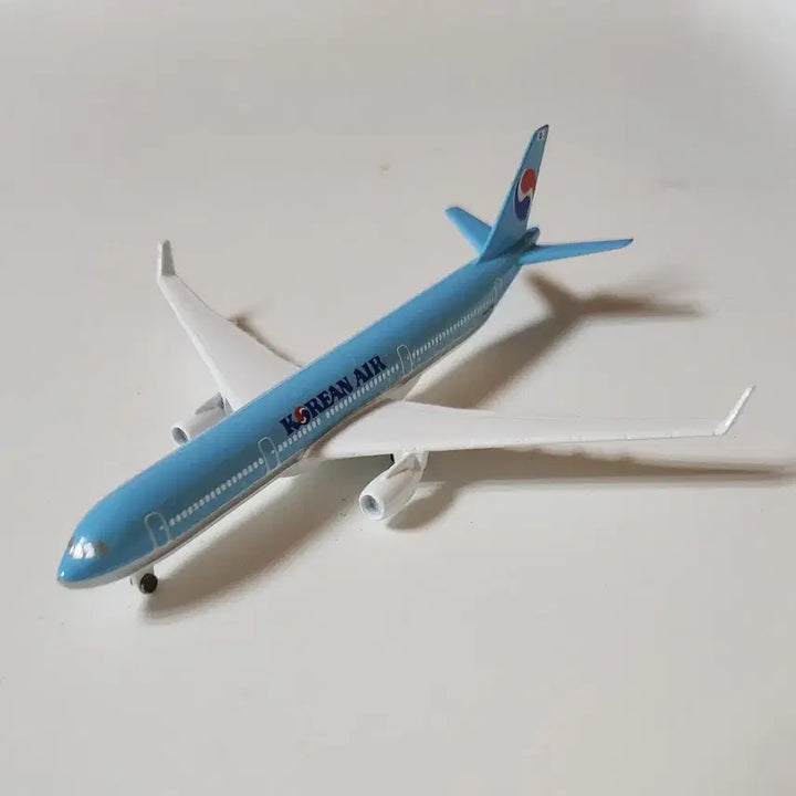 [BUNJANG] SCHABAK Korean Air A330 Model Airplane 1:600 / SCHABAK 대한항공 A330 모형비행기 1:600
