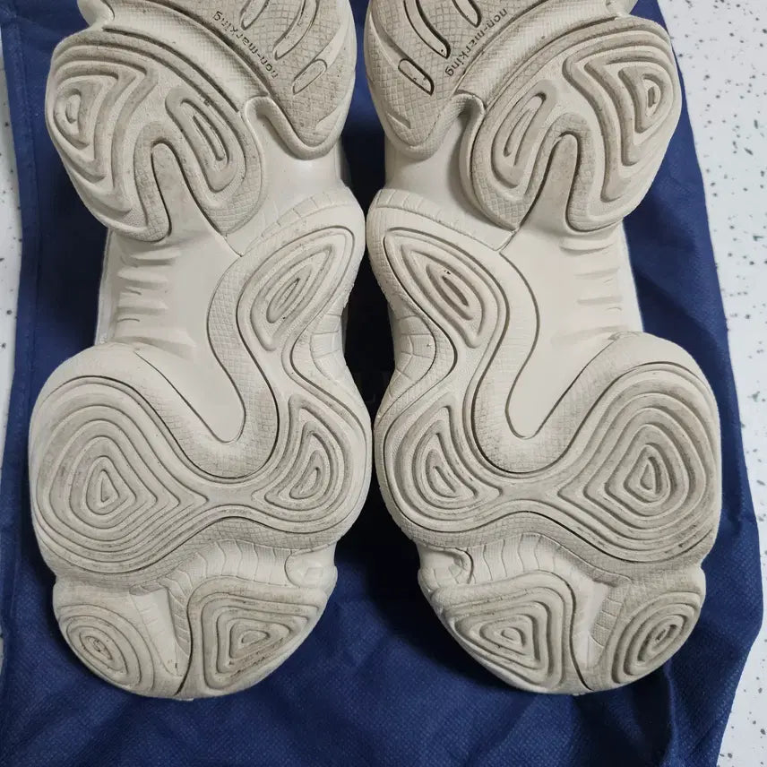 [BUNJANG] Adidas Yeezy 500 Blush (240) / 아디다스 이지 500 블러쉬  240