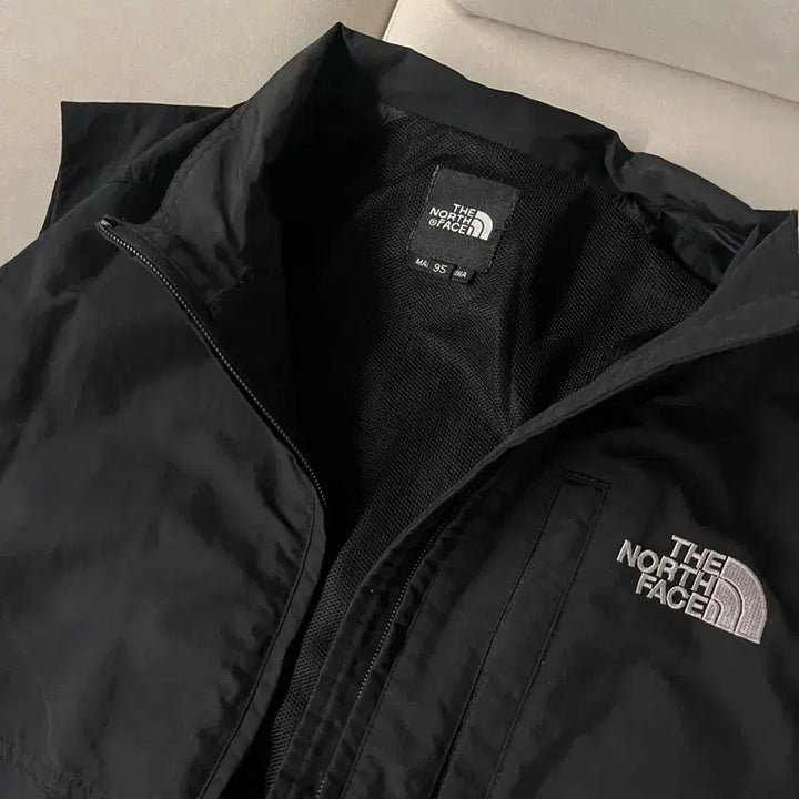 [BUNJANG] The North Face Black Windbreaker Vest 95 / 노스페이스 블랙 바람막이 조끼 95