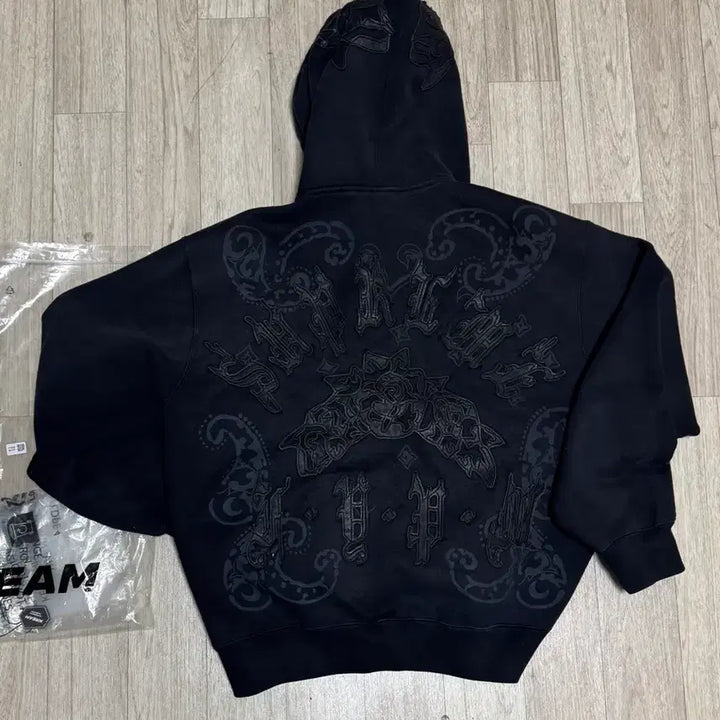 [BUNJANG] Supreme Leather Appliqué Zip-Up Black Cream M / M 25ss 슈프림 레더 아플리케 집업 블랙 크림