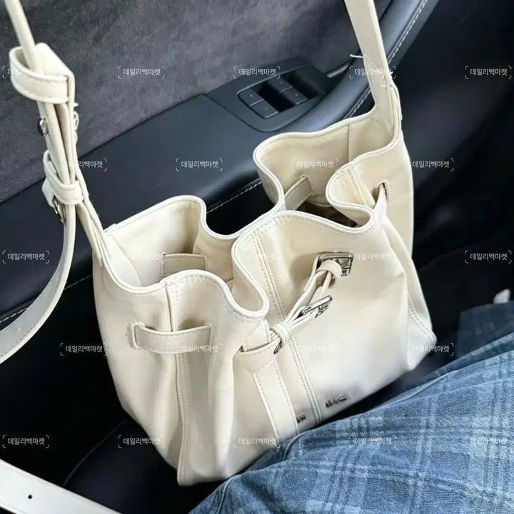 [BUNJANG] Matin Kim Belted Bolen Small Bucket Bag Ivory / 마뗑 킴 벨티드 볼른 스몰 버킷 백 아이보리