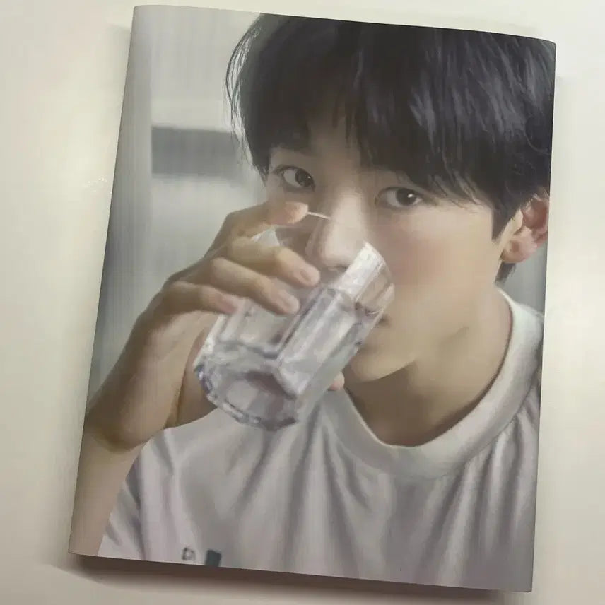 [BUNJANG] Yushi Photobook Components Set / 유우시 화보집 구성품 전체