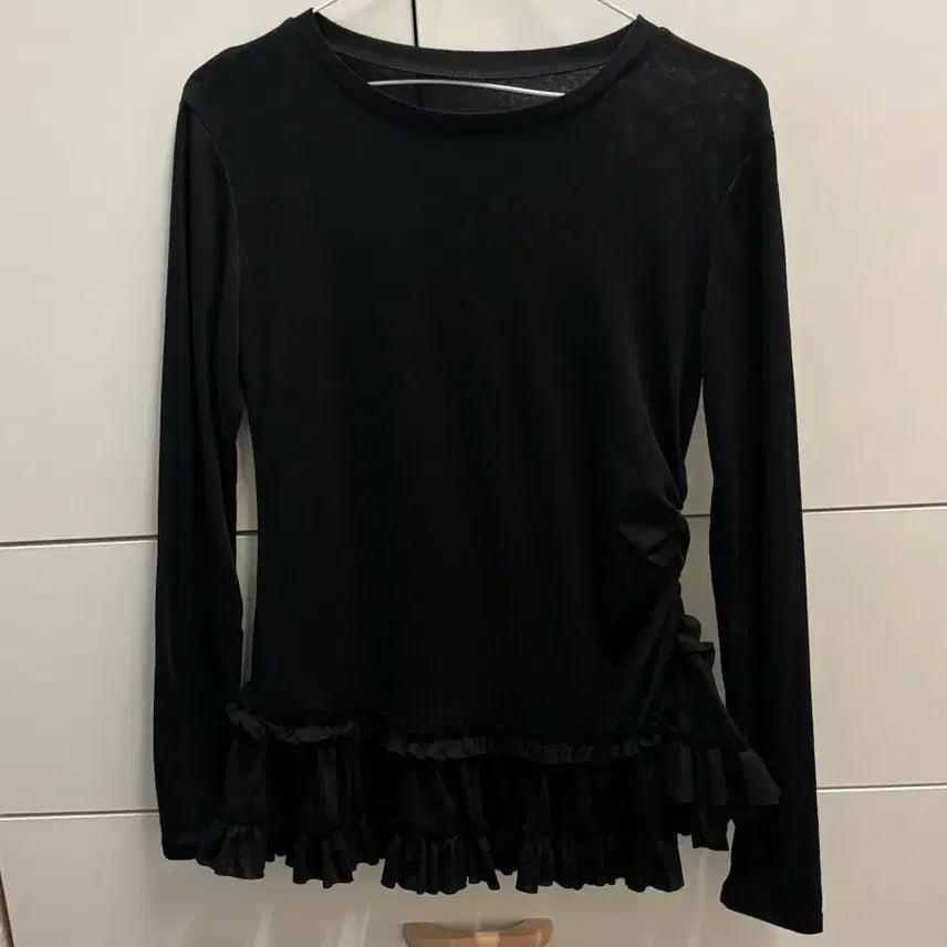 [BUNJANG] Black Frill Long Sleeve T-Shirt / 블랙 프릴 롱슬리브 티셔츠