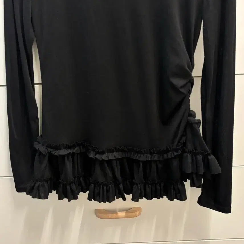 [BUNJANG] Black Frill Long Sleeve T-Shirt / 블랙 프릴 롱슬리브 티셔츠
