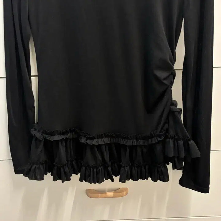 [BUNJANG] Black Frill Long Sleeve T-Shirt / 블랙 프릴 롱슬리브 티셔츠