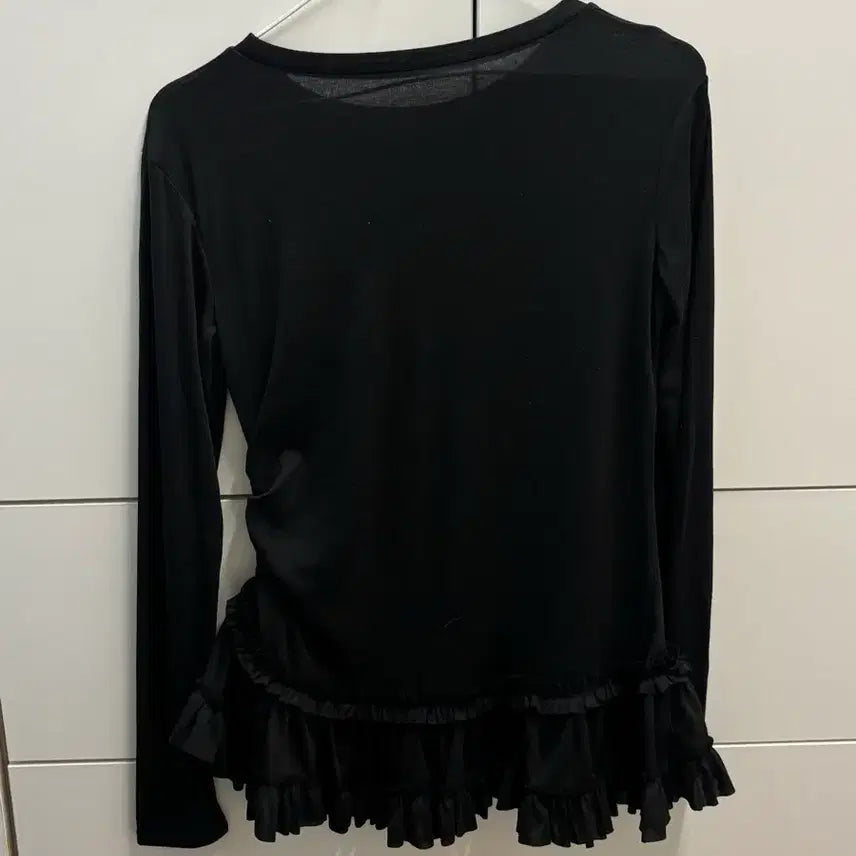 [BUNJANG] Black Frill Long Sleeve T-Shirt / 블랙 프릴 롱슬리브 티셔츠