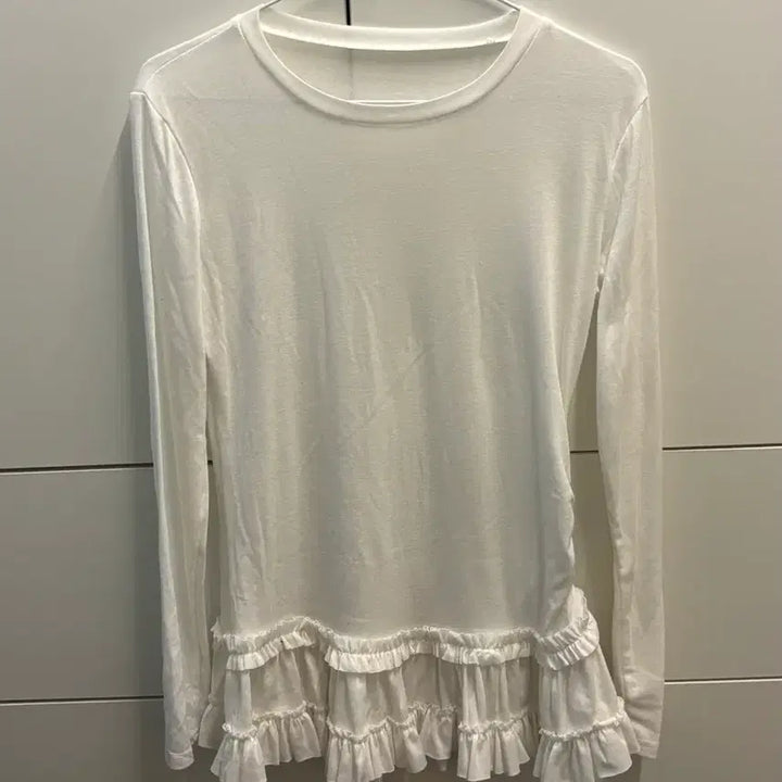 [BUNJANG] White Frill Long-Sleeve T-Shirt / 화이트 프릴 긴팔 티셔츠