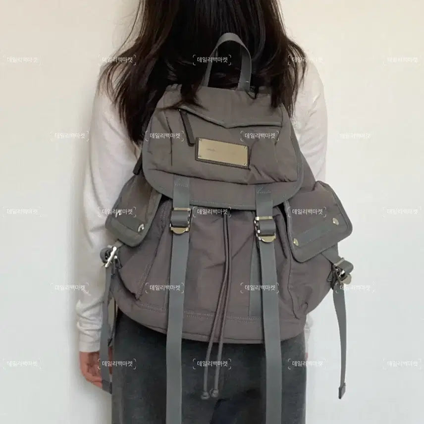 [BUNJANG] Matin Kim Pocket Utility Small Backpack (Charcoal) / 마뗑 킴 Matin Kim 마틴 포켓 유틸리티 스몰 백팩(차콜)