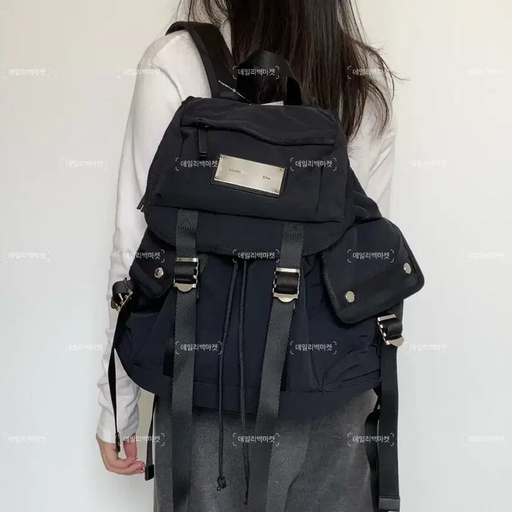 [BUNJANG] Matin Kim Pocket Utility Small Backpack (Black) / 마뗑 킴 Matin Kim 마틴 포켓 유틸리티 스몰 백팩(블랙)