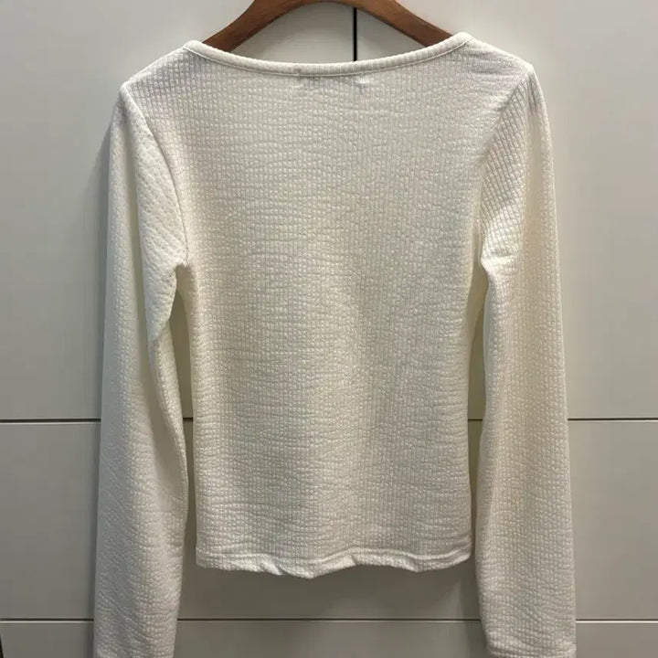 [BUNJANG] Ribbed Button V-Neck T-Shirt - Ivory / 골지 버튼 브이넥 티셔츠 아이보리