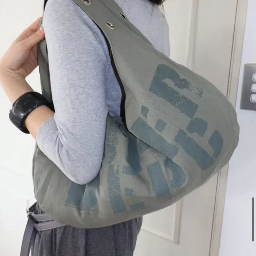 [BUNJANG] DEPC EYELET LEATHER BAG Black / DEPC 뎁크 가방 블랙 EYELET LEATHER BAG black