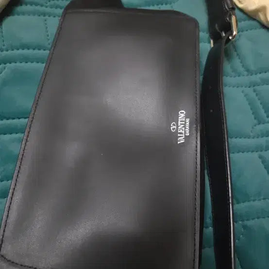 [BUNJANG] Valentino VLTN Logo Black Leather Crossbody Hip Bag / 발렌티노 크로스백 힙색 급처
