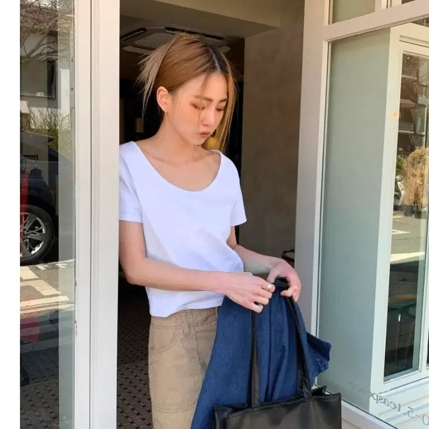 [BUNJANG] Black Up Susan U-Neck Cropped Short-Sleeve T-Shirt White / [1회시착] 블랙업 수잔 유넥 크롭 반팔티 화이트