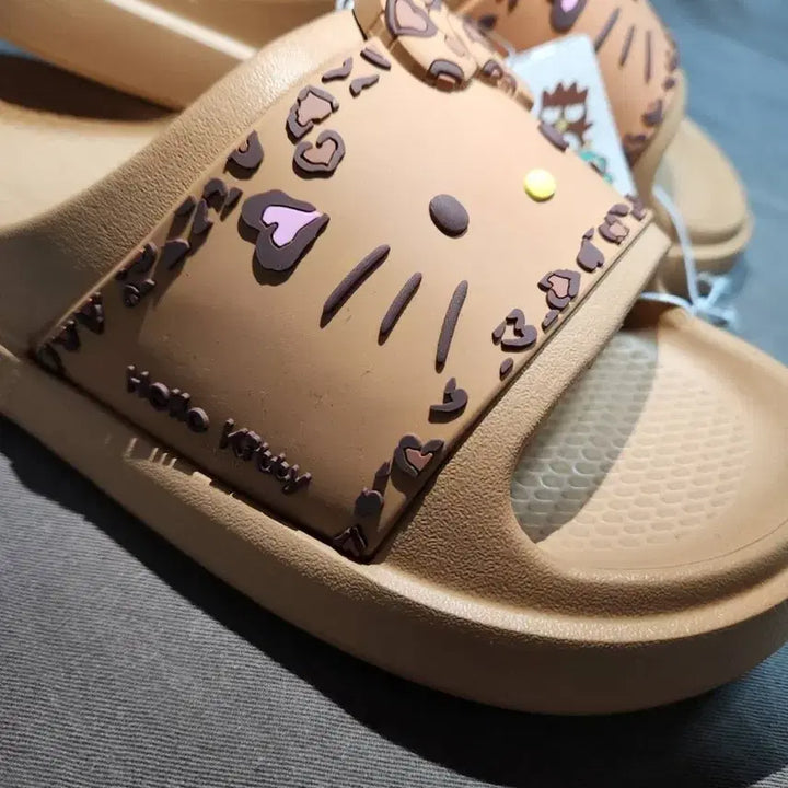 [BUNJANG] Sanrio Hello Kitty Leopard Brown Slippers / 산리오 헬로키티 브라운 레오파드 슬리퍼