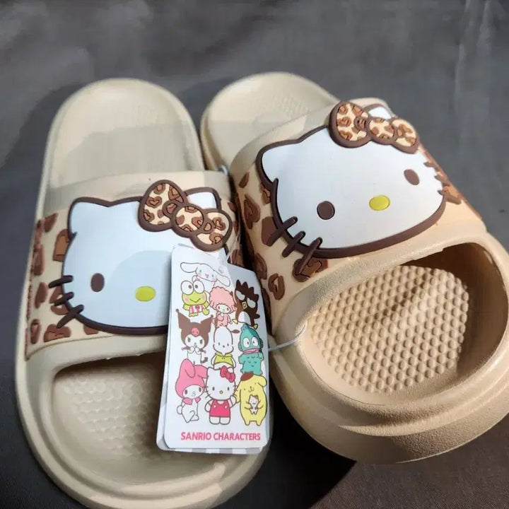 [BUNJANG] Sanrio Hello Kitty Beige Slippers / 산리오 헬로키티 슬리퍼 베이지색