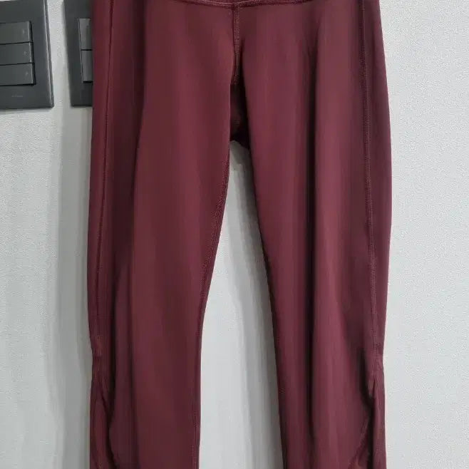 [BUNJANG] Lululemon Burgundy Cut-out Hem Leggings / 룰루레몬 레깅스
