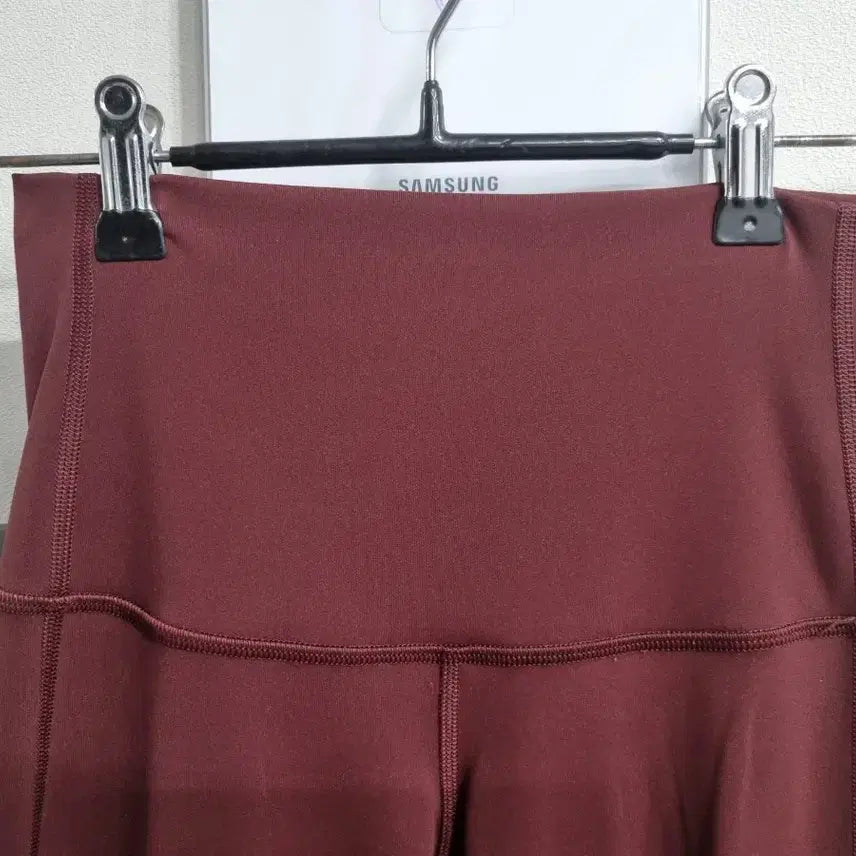 [BUNJANG] Lululemon Burgundy Cut-out Hem Leggings / 룰루레몬 레깅스